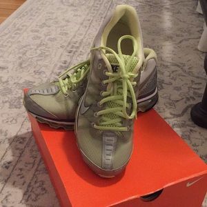 Women’s Nike air max+ 2009 lime green